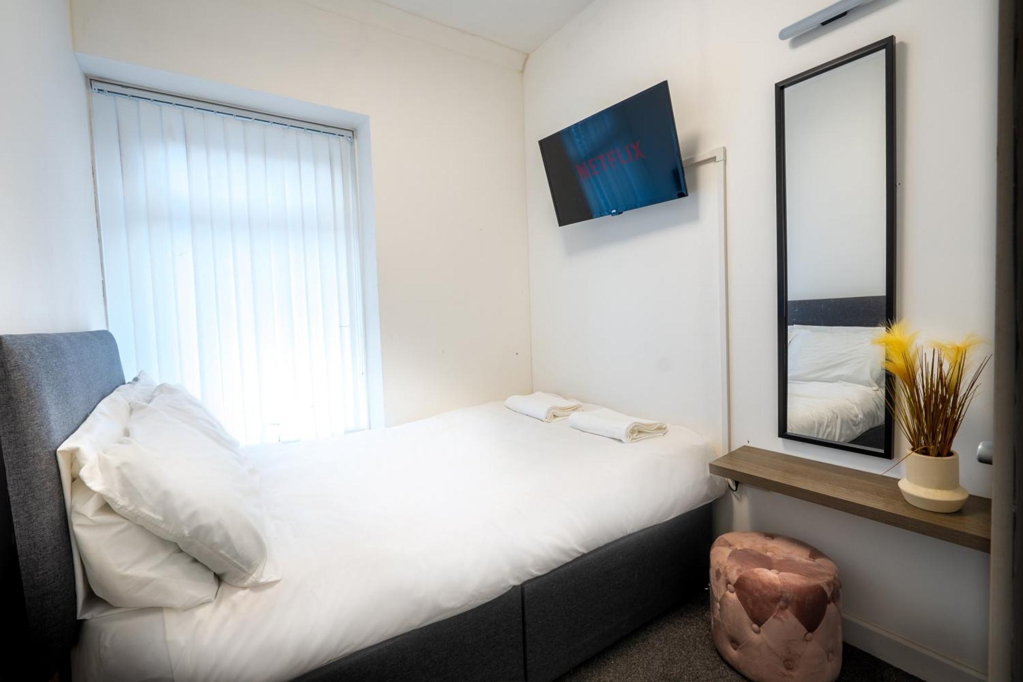 4-Bedroom Home - Ideal For Groups Working Away From Home Swansea Exterior foto