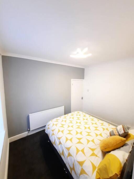 4-Bedroom Home - Ideal For Groups Working Away From Home Swansea Exterior foto